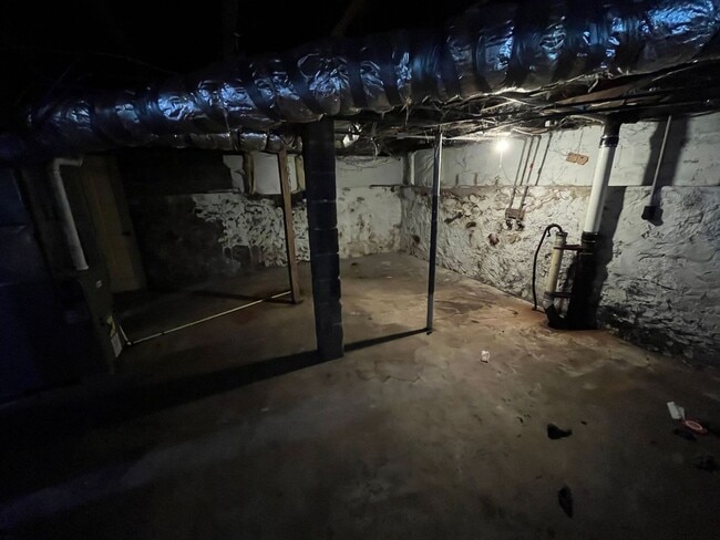 Building Photo - 105 N Polk St