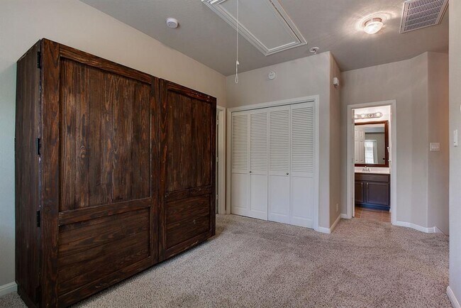 Building Photo - 1310 W Parmer Ln