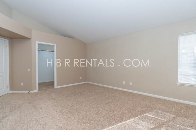 Building Photo - Move in Ready Beautiful 4 Bed Home in Tracy - Full Bed/Bath on 1st floor