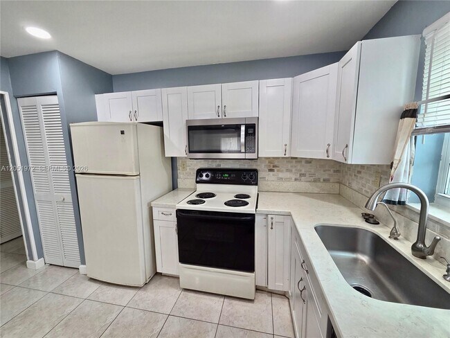 Building Photo - 4159 NW 90th Ave