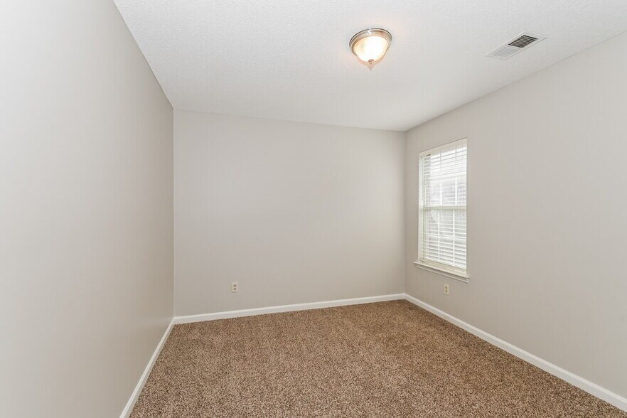 Building Photo - 8445 Clubview Dr