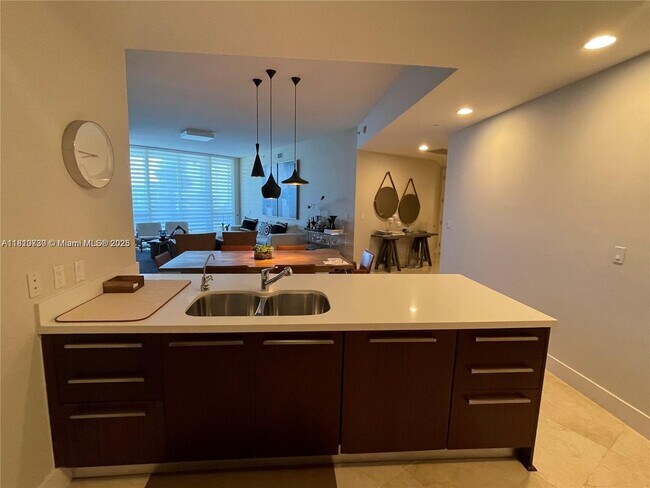 Building Photo - 15901 Collins Ave