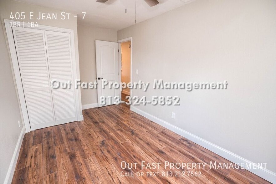 Building Photo - 405 E Jean St