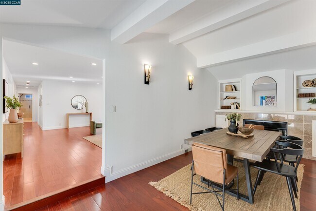 Building Photo - 2424 San Miguel Dr
