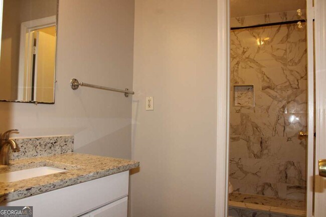 Building Photo - 1010 Mariners Ct