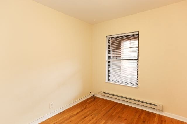 Building Photo - 633 W Cornelia Ave