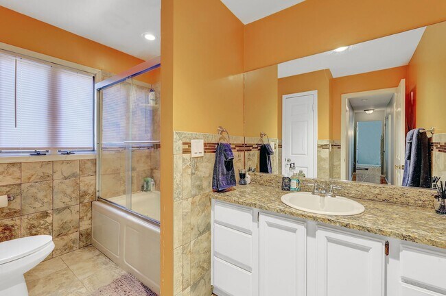 Building Photo - 2 Grand Ave