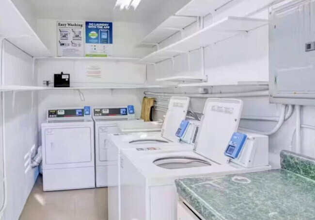 Building Photo - 3225 NE 16th St