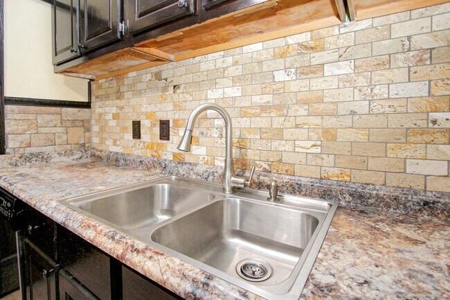 Building Photo - Well-Maintained Home with Spacious Yard and Screened Porch