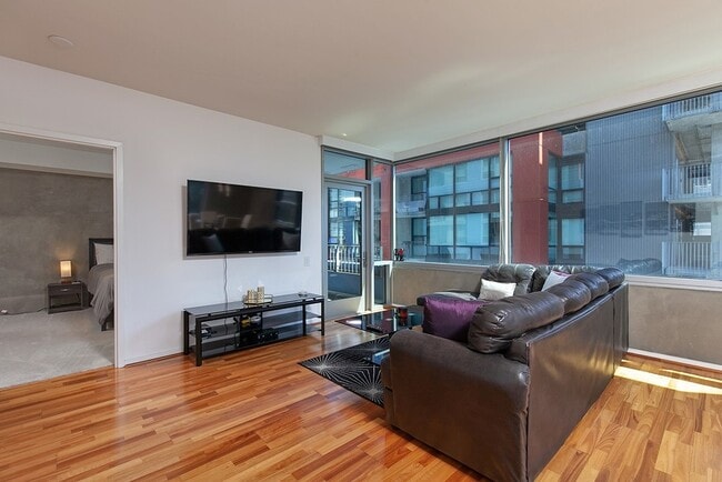 Building Photo - 321 Tenth Ave