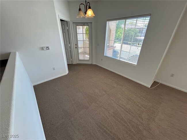 Building Photo - 3400 Cabana Dr