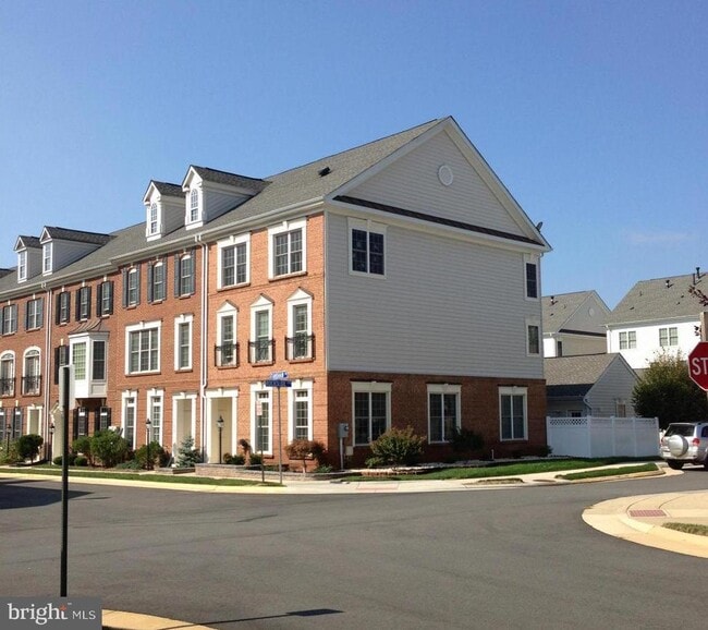 Building Photo - 22949 Fanshaw Square