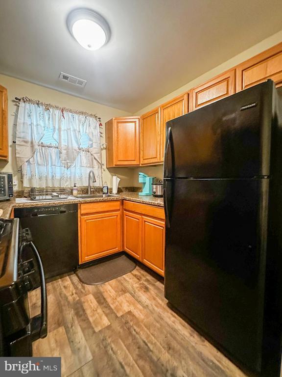 Building Photo - 15 Scotch Pine Dr
