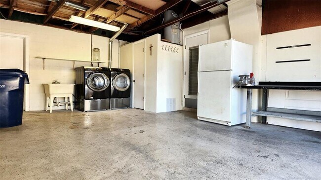 Building Photo - 3629 Bedford St