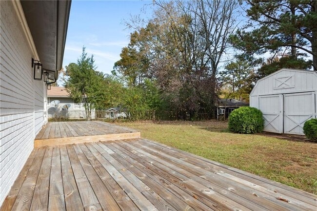 Building Photo - 3258 Highland Dr SE