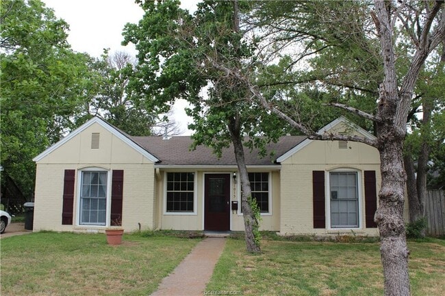 Primary Photo - 1015 Milner Dr