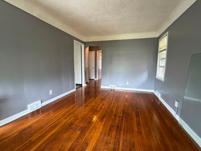 Building Photo - 16242 Bringard Dr