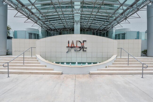 Building Photo - 1331 Brickell Bay Dr
