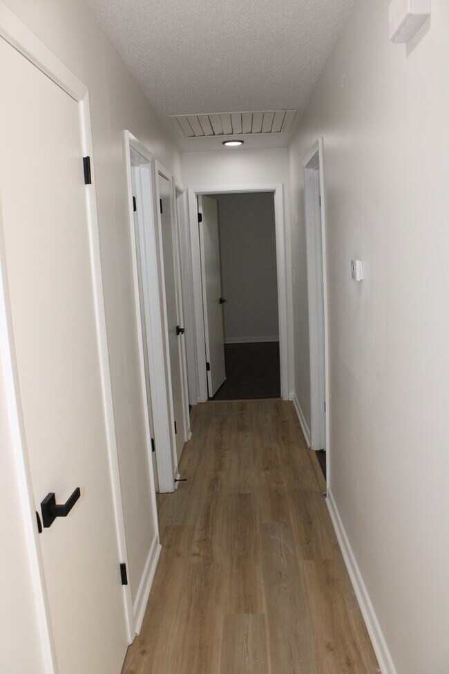 Building Photo - Beautiful 4-bedroom, 3 full baths home located in Independence, MO