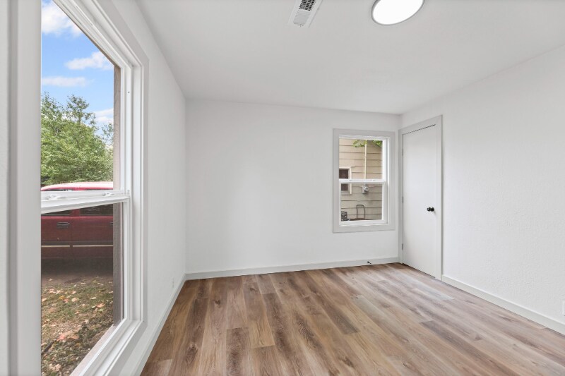 Building Photo - 4407 S Ocheltree St