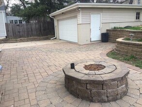 Building Photo - Aksarben/UNO 4 bed 2 bath with gas firepit 2 car