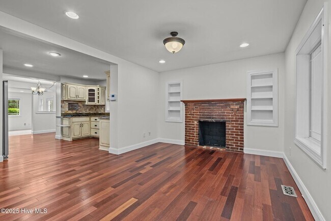 Building Photo - 835 N Ashe St