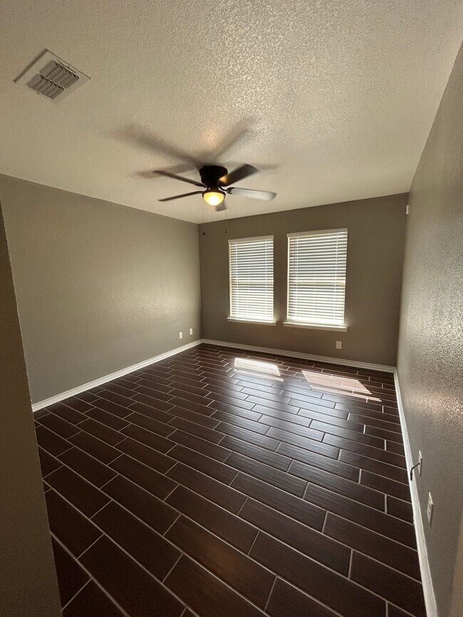 Building Photo - 1117 Avenida De Mexico