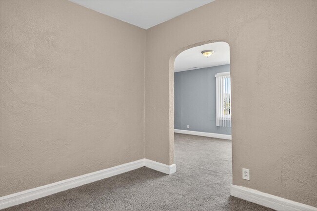 Building Photo - 3825 Waverly St