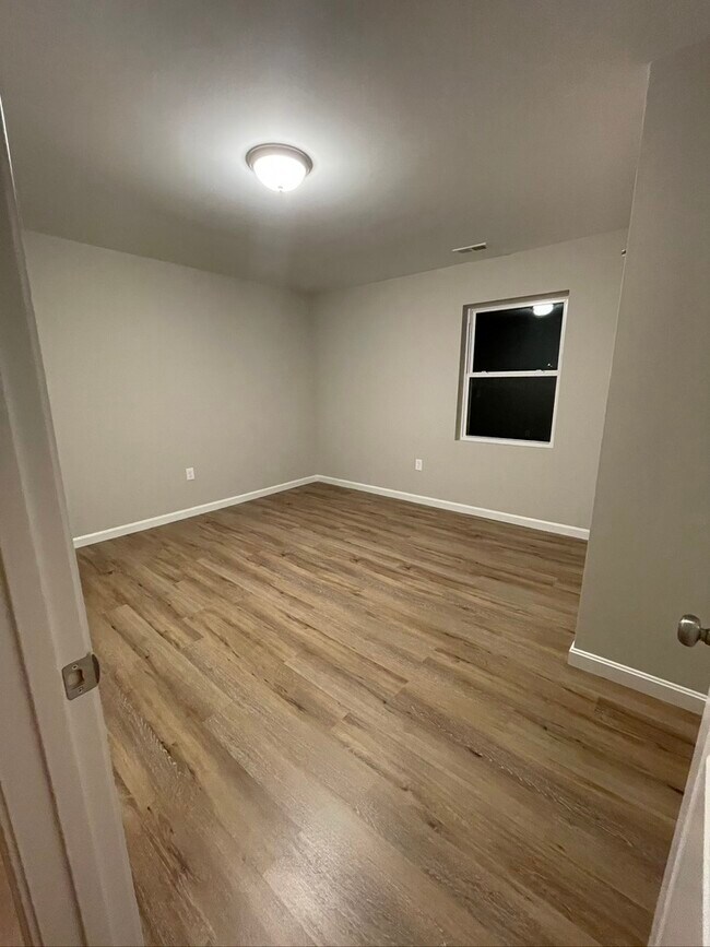 Third Floor Guest Bedroom - 42 Gates St