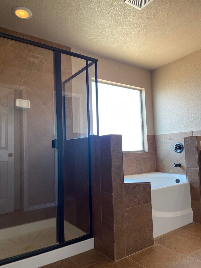 Building Photo - 12960 Cozy Cove Ave