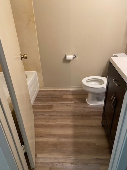 bathroom - 7808 Lasalle Ave