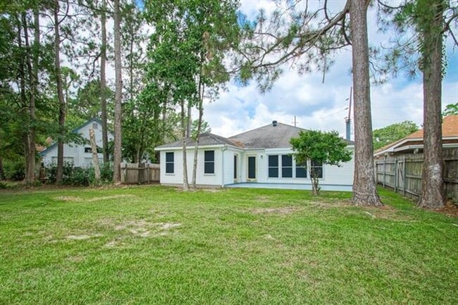 Building Photo - Newly Renovated 3 BR/2 Bath home on Suncrest Subdivision