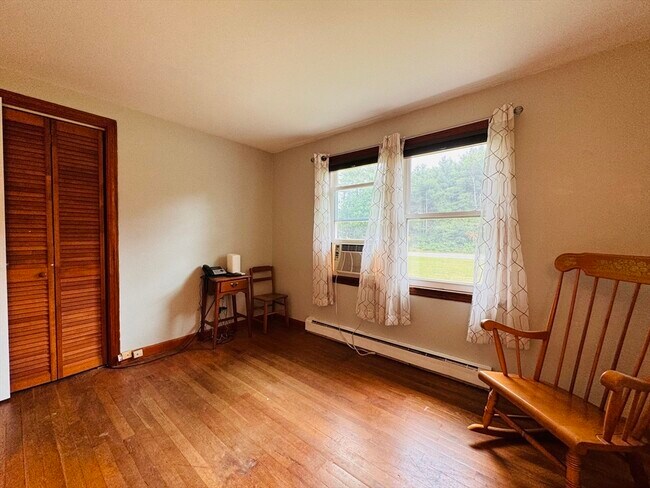 Building Photo - 18 Weaver St