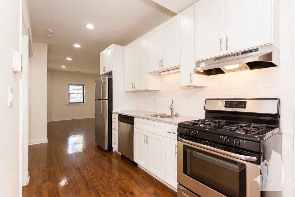 Building Photo - 4651 N Wolcott Ave