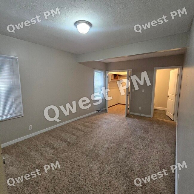 Building Photo - 1127 Eastmont Dr SE