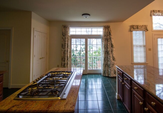 Building Photo - Elegant 4Bd/4Bth Brick Colonial