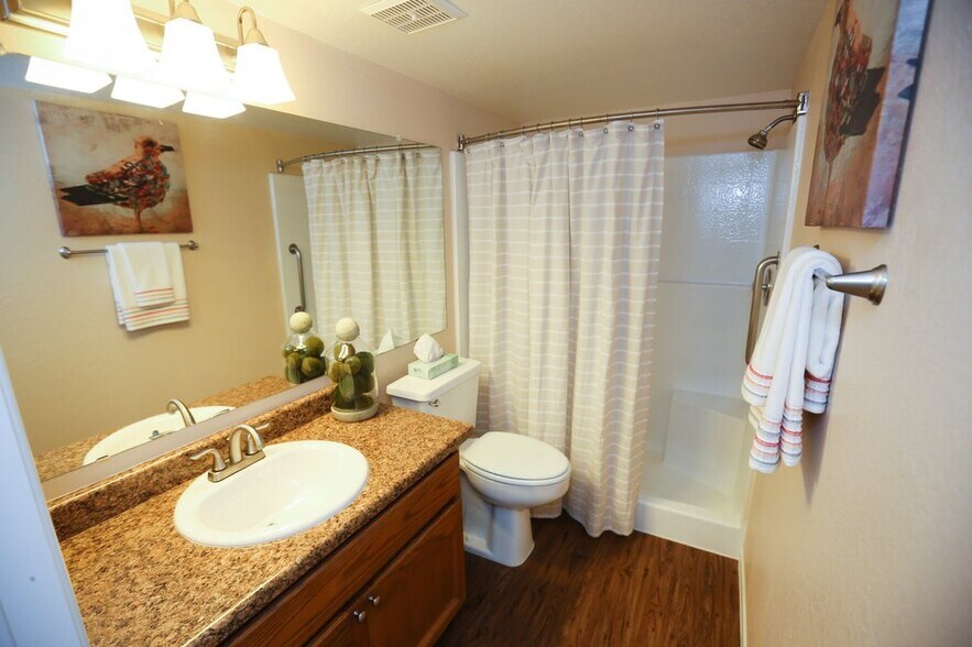 Building Photo - 7 W Mohawk Dr