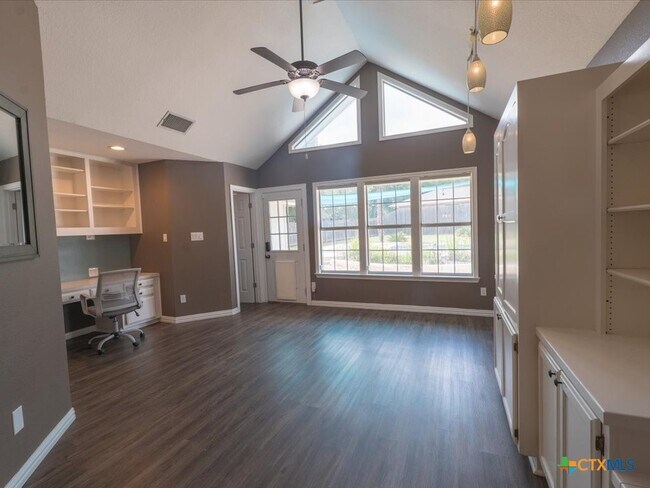 Building Photo - 300 Las Plumas Dr