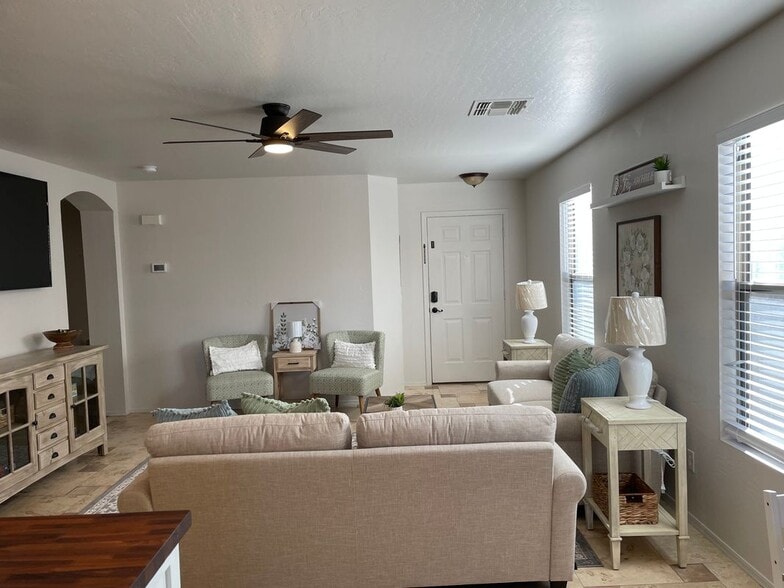 Building Photo - 106 S 110th St