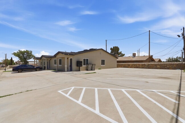 Building Photo - 8761 Lawson -