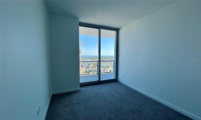 Building Photo - 400 Central Ave