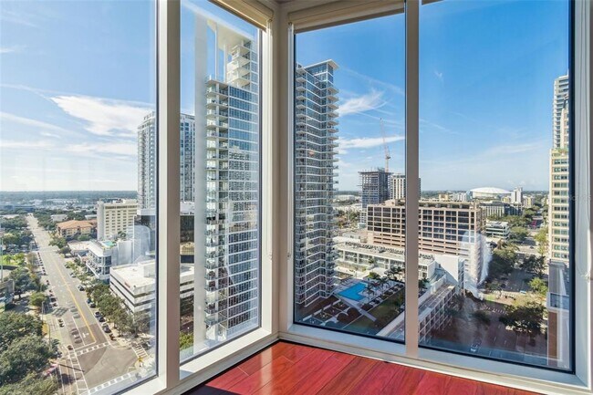 Building Photo - 1 Beach Dr SE