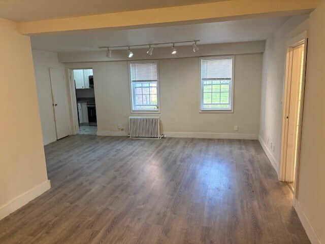 large living room - 844 Thorn St