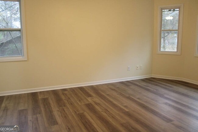 Building Photo - 135 Omega Dr