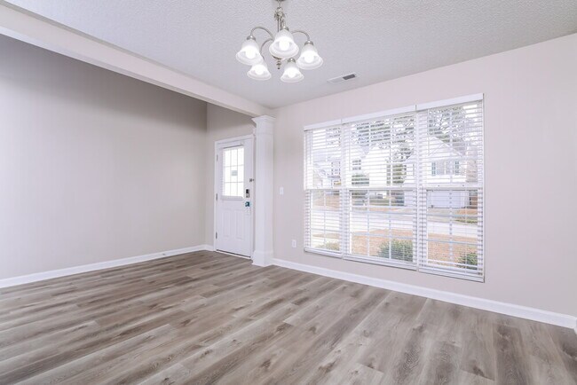 Building Photo - 3004 Ranburne Dr