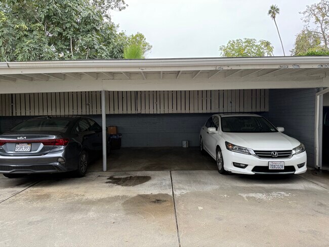 Parking and storage - 1801 Fair Oaks Ave