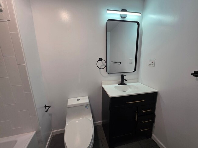 Building Photo - Fully Rehabbed 3 bedroom 2 bathroom house ...