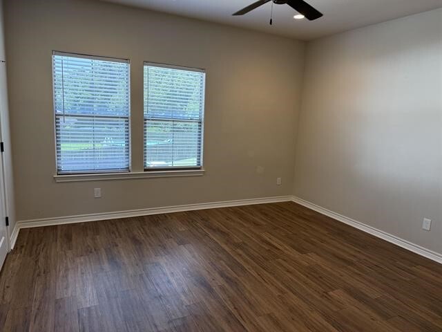 Building Photo - 5670 Shadowbend Cir N