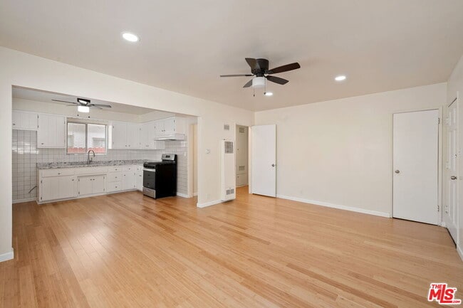 Building Photo - 414 E Dryden St