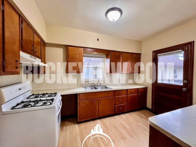 Building Photo - 1233 Halstead St
